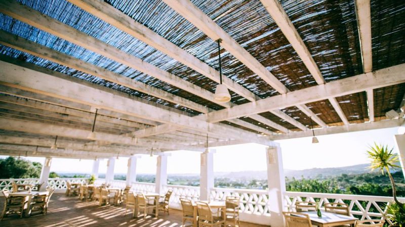 Optimiser l’espace de votre terrasse de restaurant avec le bon mobilier